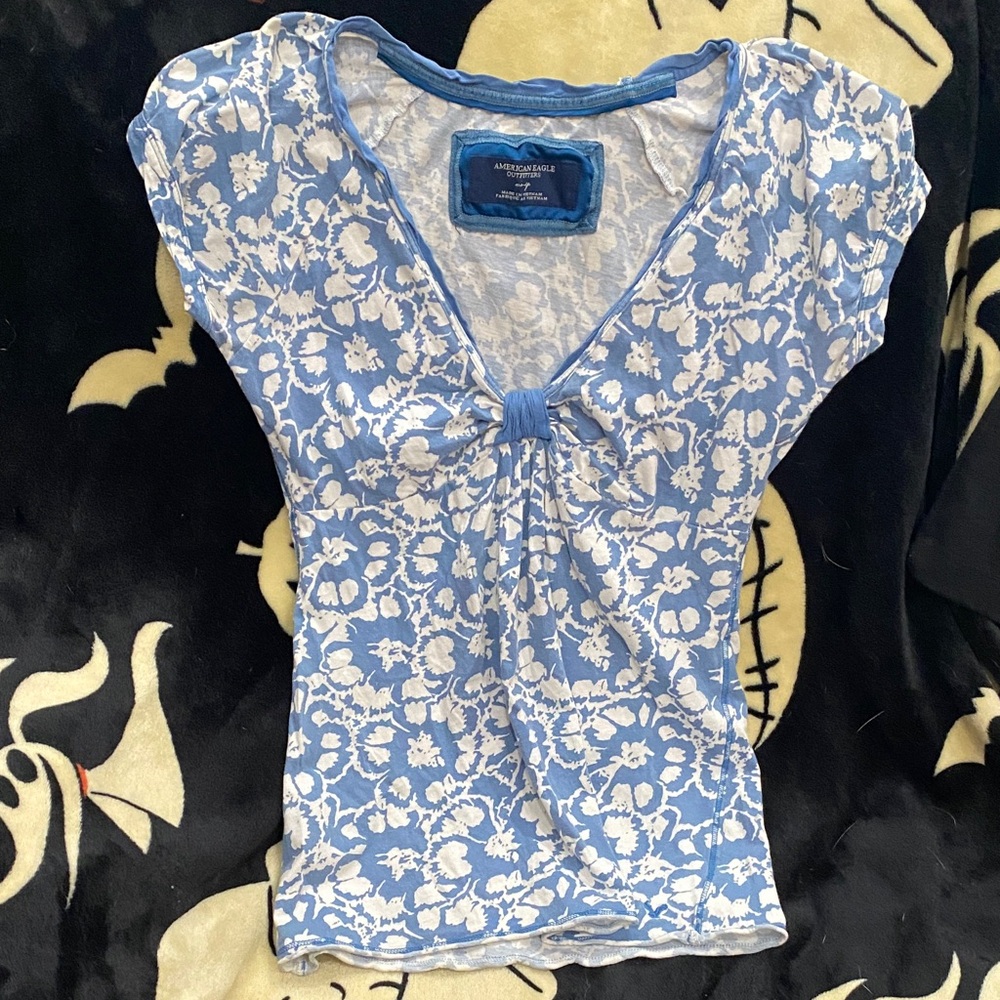 American Eagle Outfitters Blue and White Floral Blouse